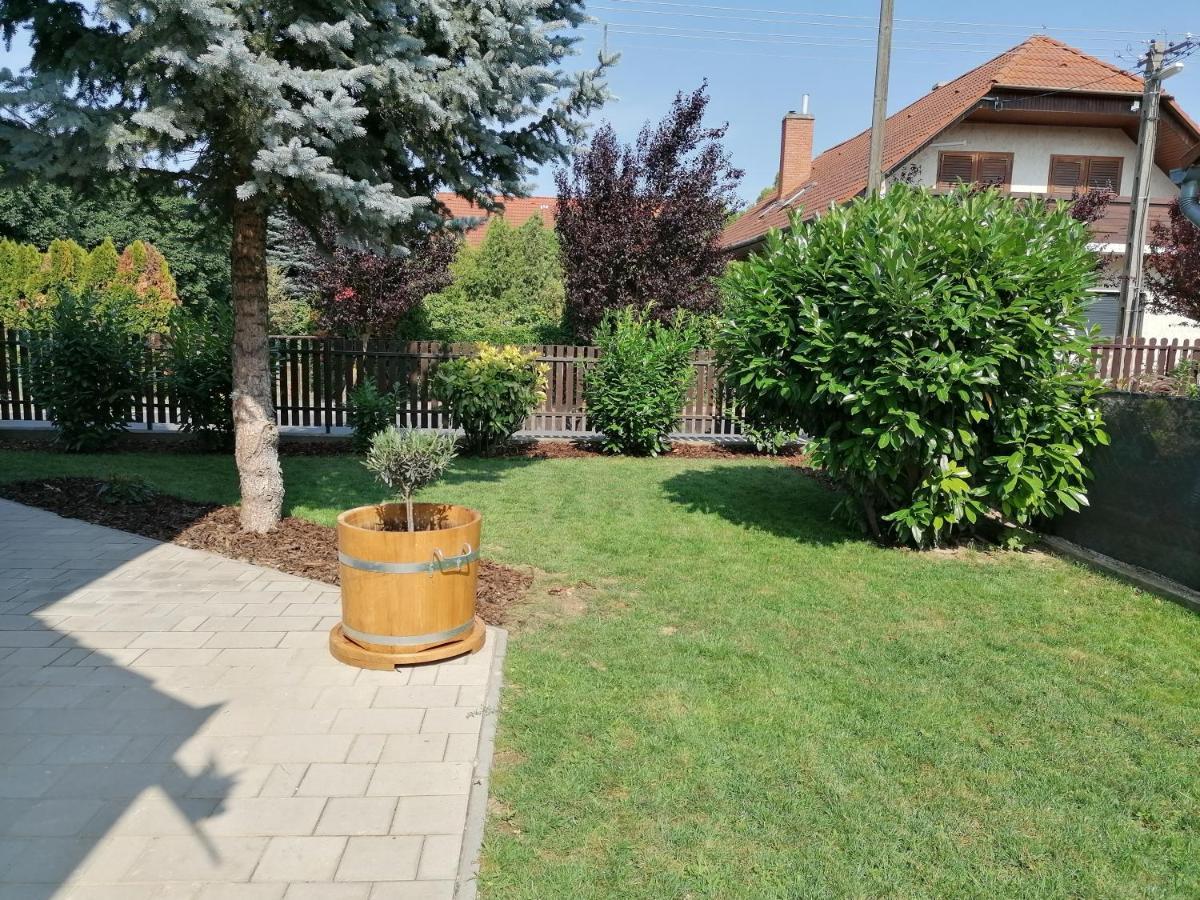 Villa Lili Apartments Балатонкерестур Экстерьер фото