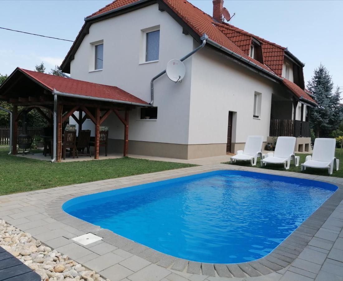 Villa Lili Apartments Балатонкерестур Экстерьер фото