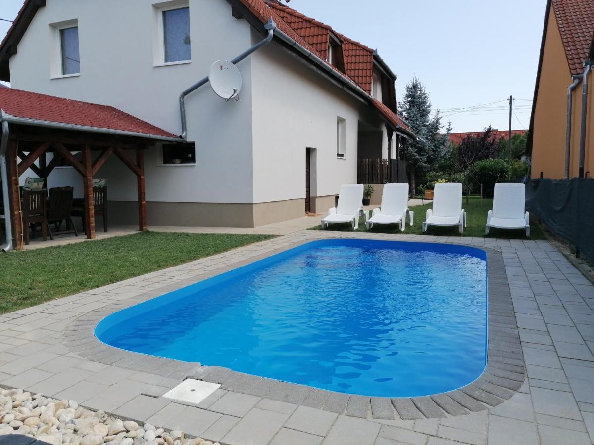 Villa Lili Apartments Балатонкерестур Экстерьер фото